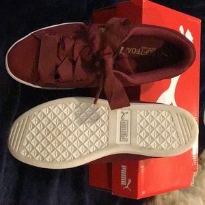 Ladies Puma sneakers - size 8.5